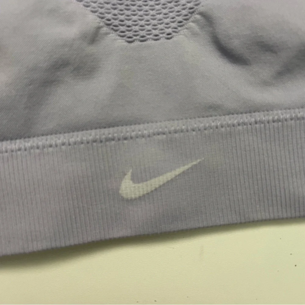 Nike Sports Bra Seamless Light Impact Yoga Pilates Lounge Lavender Purple Dawn